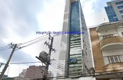 Conjunto comercial 47m², 03 salas, 02 banheiros e 01 vaga na garagem.    condomínio com recepção e segurança 24hrs.  excelente localização.