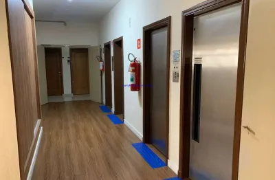 Conjunto comercial 108m², 02 banheiros e 02 vagas de garagem.   condomínio com recepção e segurança.  excelente localização