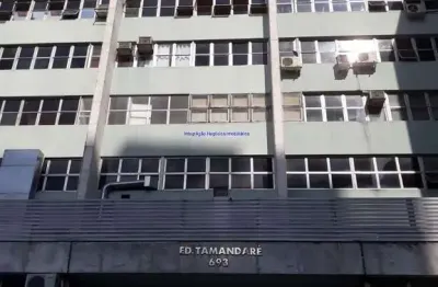 Condomínio com recepção e segurança.   excelente localização á 9 minutos andando para a estação do metrô são joaquim;