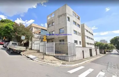 Prédio comercial 984m², 10 banheiros e 12 vagas na garagem; possui 4 pavimentos, cada pavimento com área construída de 225m², terreno mede 10 x 36,50m