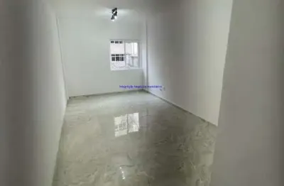 Condomínio com portaria 24hrs.  excelente localização á 5 minutos andando para a estação do metrô república; entre as ruas do arouche, vieira