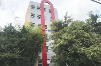 Prédio comercial 1.900m², com 6 pavimentos; térreo: recepção, salão, 02 banheiros, cozinha, mais área externa e quintal, 01 elevador: 1º ao 4º andar