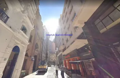 Loja 160m², 02 banheiros.    excelente localização á 3 minutos andando para a estação do metrô são bento; entre as ruas do comercio, quitanda