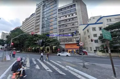 Conjunto comercial 200m² e 04 banheiros.    condomínio com recepção e segurança.  excelente localização