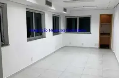 Sala comercial  31m², 01 banheiro e 01 vaga na garagem.    condomínio recepção e segurança 24hrs.   excelente localização entre as alamedas  santos.