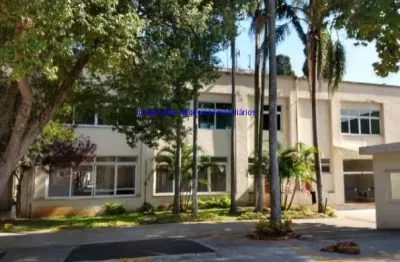 Prédio comercial 5000m², 14 salas, 08 banheiros e 40 vagas na garagem   excelente localização entre as alamedas dos quinimouras, sorimãs e avenida
