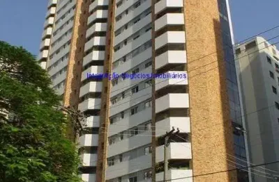 Apartamento 188m², 04 dormitórios (sendo 01 suíte), 02 banheiros e 03 vagas na garagem.  condomínio com portaria, segurança 24hrs, piscina