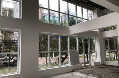 Loja 257m², 01 banheiro e 10 vagas na garagem .   excelente localização entre as ruas leon foucault, heinrich hertz e avenida engenheiro