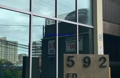 Conjunto comercial 35m², 02 banheiros e 01 vaga na garagem.    condomínio recepção e segurança 24hrs.   excelente localização a 6 minutos andando da e