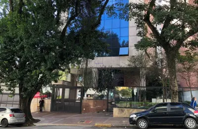 Conjunto Comercial 102m², 03 banheiros e 02 vagas na garagem.    Condomínio recepção e segurança 24hrs.   Excelente localização,