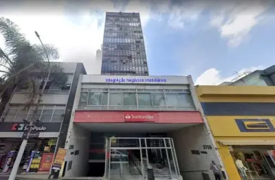 Condomínio com recepção e segurança.  excelente localização á 10 minutos andando para a estação do metrô oscar freire;