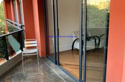 Apartamento 212m², 04 dormitórios (sendo 02 suítes), 03 banheiros e 04 vagas na garagem.   condomínio com portaria, segurança 24hrs, piscina,