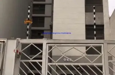 Apartamento 57m², 01 dormitório, 01 banheiro e 01 vaga na garagem.  condomínio com portaria.  excelente localização á 6 minutos andando para a estação