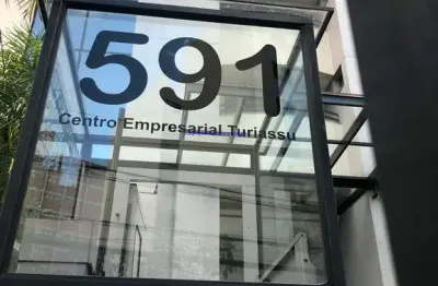 Conjunto comercial 65m², 04 banheiros e 02 vagas na garagem.  condomínio com recepção e segurança 24hrs.  excelente localização