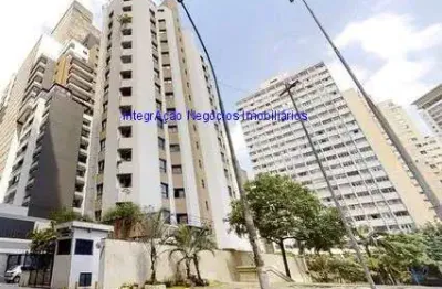 Condomínio com portaria, piscina, salão de festa, sala de ginástica, sauna e churrasqueira.   excelente localização á 4 minutos andando para a estação