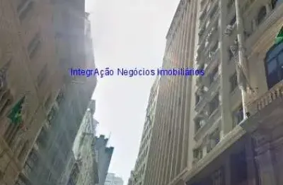 Condomínio com recepção e segurança.  excelente localização á 4 minutos andando para as estações do metrô são bento e sé; entre as ruas general