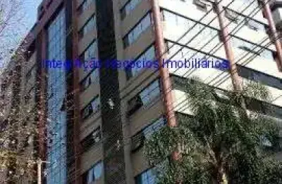 Conjunto comercial cobertura 87m², sendo 70m² de área interna e 17m² de terraço; possui 02 banheiros e 02 vagas na garagem.   condomínio com recepção