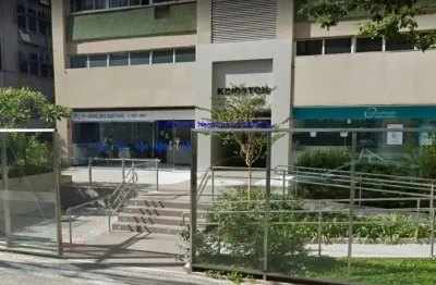 Conjunto comercial 57,65m², 01 banheiro.  condomínio com recepção e segurança 24hrs.  excelente localização entre as ruas urussuí, bandeira paulista