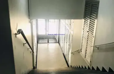 Apartamento 50m², 01 dormitório e 01 banheiro.   condomínio com portaria 24hrs.  excelente localização á 3 minutos andando para a estação do metrô