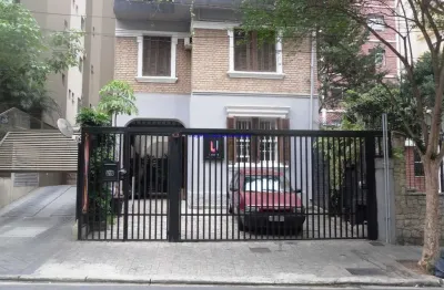 Casa comercial 252m², 07 salas, 07 banheiros e 02 vagas na garagem.  excelente localização á 8 minutos andando para a estação do metrô higienópolis