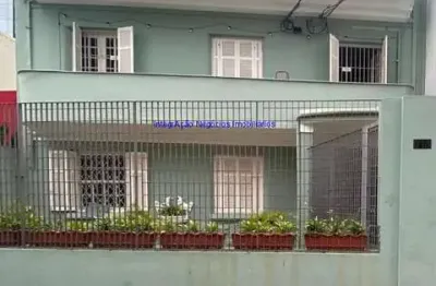 Apartamento 98m², 03 dormitórios e 02 banheiros.  condomínio sem portaria.  excelente localização á 2 minutos andando para a estação do metrô