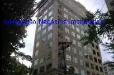 Condomínio com portaria e segurança.  excelente localização á 10 minutos andando para a estação do metrô vila olímpia; entre as ruas helena,