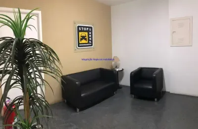 Conjunto comercial 94m², 02 salas, 02 banheiros e 02 vagas na garagem.  condomínio com portaria e segurança 24hrs.  excelente localização