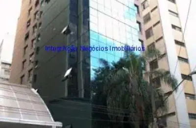 Prédio comercial 831,80m², subsolo: 611,53m² de área total compondo 26 vagas na garagem, 02 banheiros e vestiário. térreo:  recepção, loja na lateral