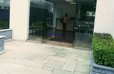 Conjunto comercial 32m², 01 banheiro e 01 vaga na garagem.  condomínio com recepção e segurança 24hrs.  excelente localização