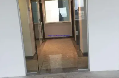 Conjunto comercial 100m², 02 banheiros e 02 vagas na garagem.  condomínio com recepção e segurança 24hrs.  excelente localização.