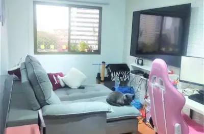 Apartamento 38m², 01 dormitório, 01 banheiro e 01 vaga na garagem.  condomínio com portaria, segurança 24hrs e salão de festa.   excelente localização