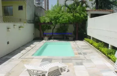 Condomínio com portaria, segurança, piscina, salão de festa, salão de jogos, quadra poliesportiva, playground, jardim e academia.