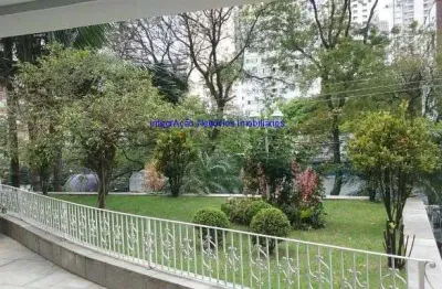 Apartamento 110m², 03 dormitórios, 02 banheiros e 01 vaga na garagem; imóvel com depêndencia de empregada.