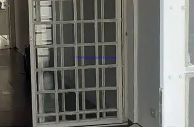 Casa 105m², 03 dormitórios, 04 banheiros e 02 vagas na garagem.  excelente localização entre as ruas boquim, atimba e doutor luís augusto de queirós