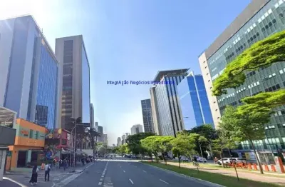 Conjunto comercial 134m², 05 salas e 02 banheiros.   condomínio com recepção e segurança por câmeras