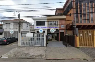 Sobrado 220m², 08 salas, 02 banheiros e 02 vagas na garagem.  excelente localização á 9 minutos andando para a estação do metrô são judas;