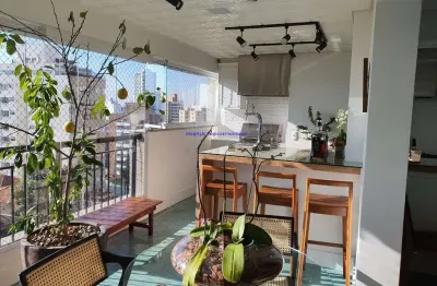 Condomínio com portaria, segurança 24hrs, piscina, salão de festa, playground, sauna, churrasqueira, salão de jogos e quadra poliesportiva.