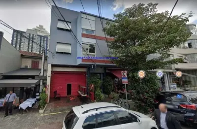 Condomínio com portaria.  excelente localização á 4 minutos andando para a estação do metrô fradique coutinho; entre as ruas joaquim antunes,