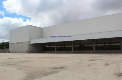 Galpão 9.088m², 05 banheiros e 108 vagas na garagem. possui 21 vagas para caminhões e 87 vagas para carros.   excelente localização próximo a avenida