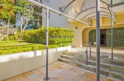 Apartamento 82m², 03 dormitórios, 02 banheiros e 01 vaga na garagem; imóvel com armários embutidos nos quartos e cozinha.