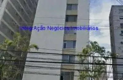 Condomínio com portaria, segurança 24hrs e salão de festa.  excelente localização á 4 minutos andando para a estação do metrô oscar freire;