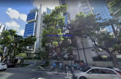 Conjunto comercial 254m², 05 banheiros e 04 vagas na garagem.  condomínio com recepção e segurança 24hrs.  excelente localização.