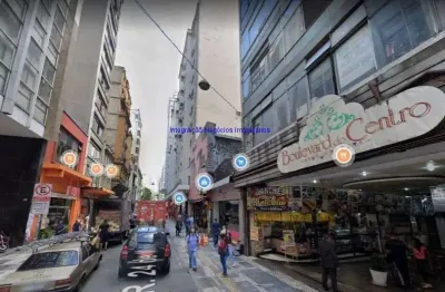 Conjunto comercial 195m², 03 banheiros.  condomínio com segurança 24hrs.  excelente localização á 3 minutos andando para a estação do metrô república;