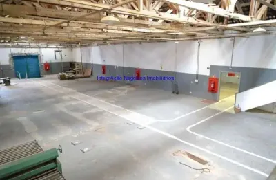 Galpão 2.000m², 05 banheiros.   excelente localização entre as alamedas barão de limeira, eduardo prado, ruas capistrano de abreu e lopes de oliveira.