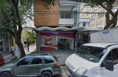 Loja 360m² são 120m² na frente e 240m² interligada por um corredor com 02 banheiros.  excelente localização entre as alamedas ribeiro da silva,