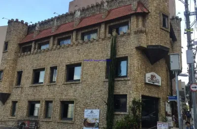 Prédio comercial 700m², 05 banheiros.   excelente localização á 3 minutos andando para a estação do metrô paraíso; entre as ruas doutor eduardo amaro,