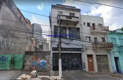 Prédio comercial 370m², 03 pavimentos, 7 banheiros. entrada para lojas e entrada para o prédio que sao separadas.  excelente localização