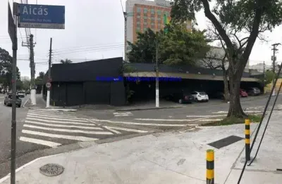 Galpão 1.500m², 02 banheiros e 40 vagas na garagem.  excelente localização entre as avenidas dos bandeirantes, carinás, alameda dos anapurus