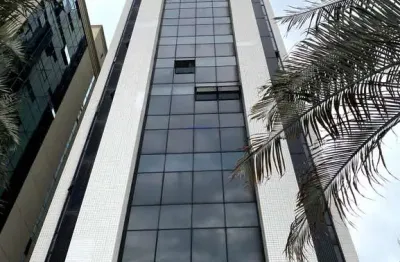 Condomínio com recepção e segurança 24hrs.  excelente localização á 10 minutos andando para a estação do metrô santa cecília;