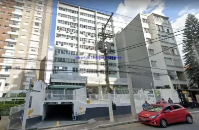Conjunto comercial 50m², 02 salas, 01 banheiro e 01 vaga na garagem.  condomínio com recepção e segurança 24hrs.  excelente localização